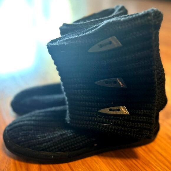 Bearpaw Knit Tall Triangle Button Boot - Women's Size 7 - Picture 3 of 6